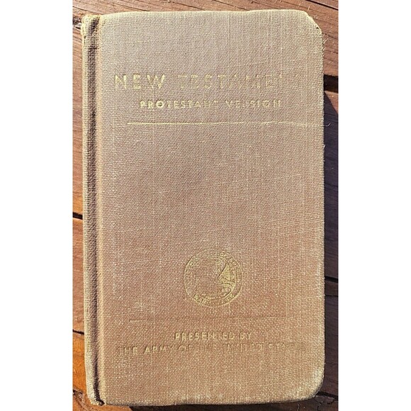 Vintage NEW TESTAMENT PROTESTANT VERSION To ARMY 1941-42 Hardbound Bible - Picture 1 of 13